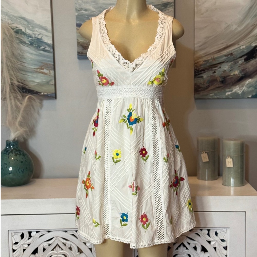 Nanette Lepore Bye Bye Baby Dress Size 6 NWT White Floral Embroidered Cotton